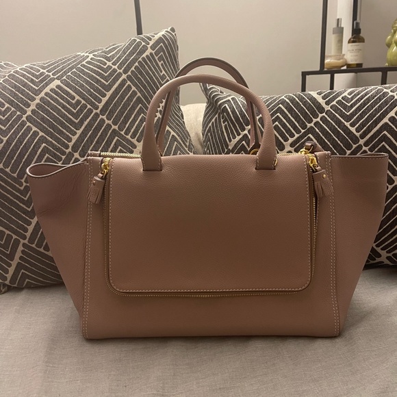 𝐀𝐧𝐲𝐚 𝐇𝐢𝐧𝐝𝐦𝐚𝐫𝐜𝐡 𝐏𝐮𝐫𝐬𝐞 - Picture 4 of 13